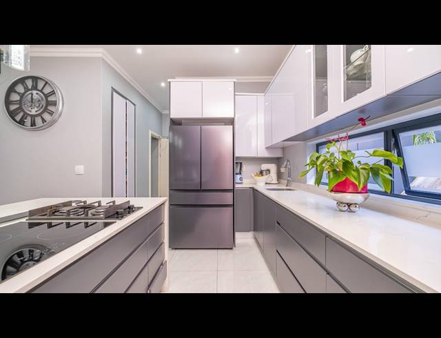 4 BEDROOM CLUSTER FOR SALE IN OLIVEDALE